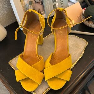 New Never Worn Yellow Suede Halogen Heels